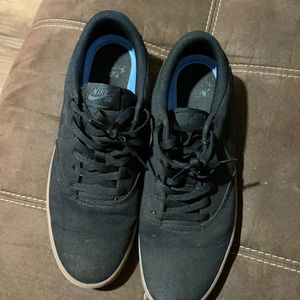 Lack Nike SB black on black